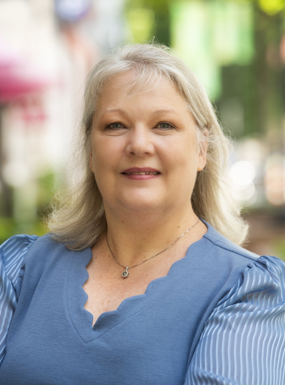 Gina Clapp Headshot